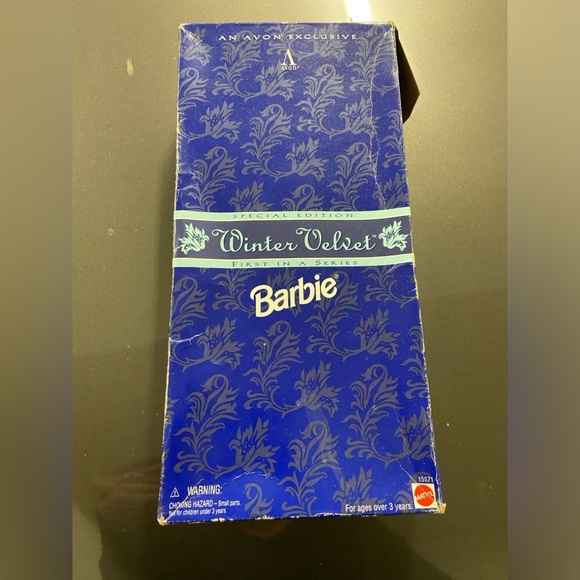 Special Edition Winter Velvet Barbie - Picture 4 of 5